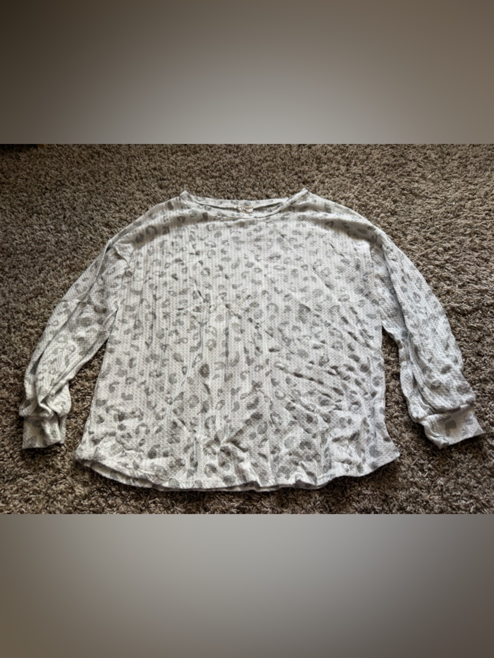 BiBi Cream and Gray Leopard Print Lightweight Pullover